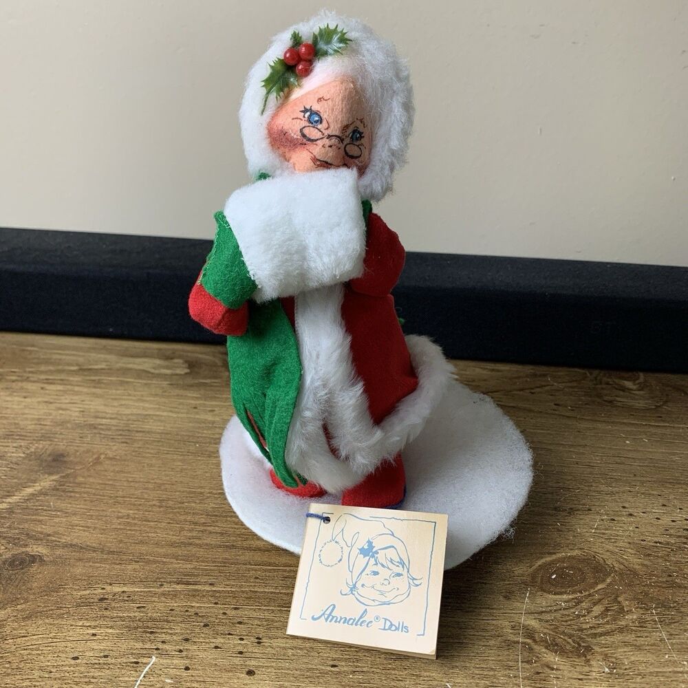 Annalee Mrs Claus Mittens Scarf Muff 8” Vintage Christmas Santa Snow